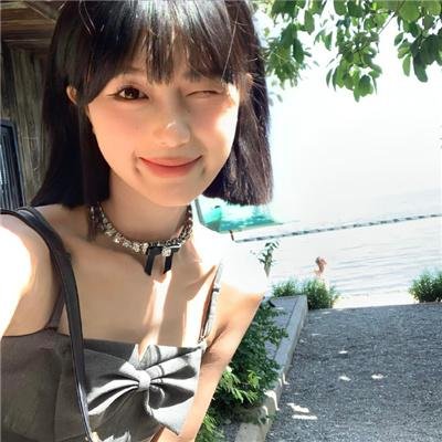 少女艾薇 海报